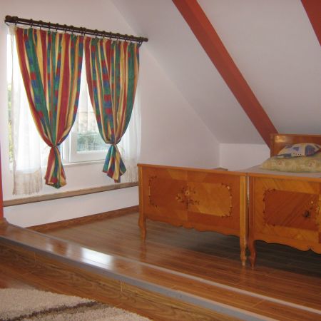 dormitor mansarda rustic